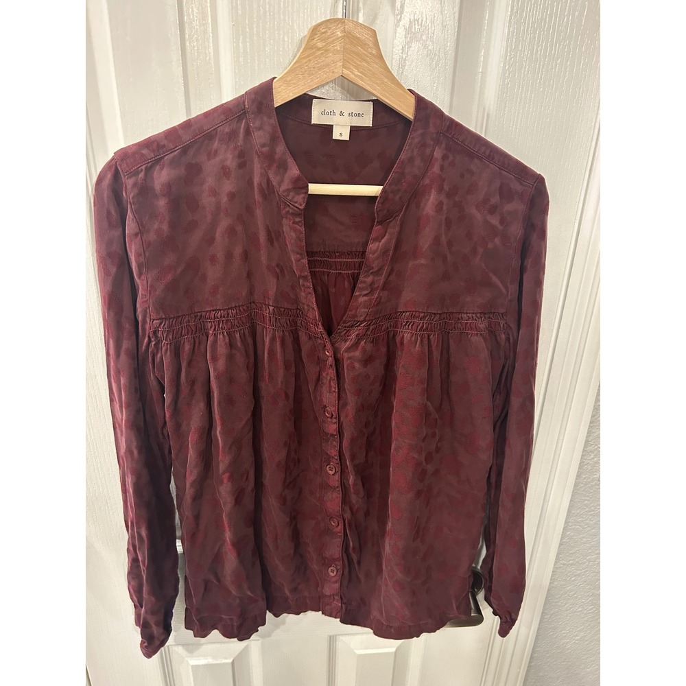 Cloth & Stone Blouse Burgundy Leopard Jacquard Smocked Button Down Top‎